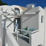 Christina's Cave House * Fíra