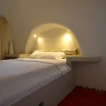 Christina's Cave House Fira (Santorini)