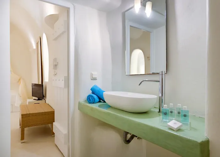 Christina's Cave House * Fira (Santorini)