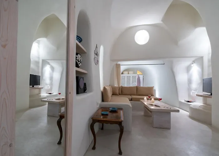 Christina's Cave House *