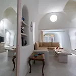 Christina's Cave House *