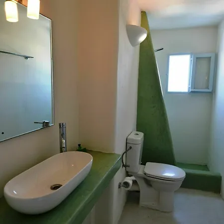Christina's Cave House بيت للعطل