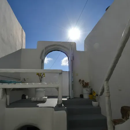 Christina's Cave House بيت للعطل ثيرا