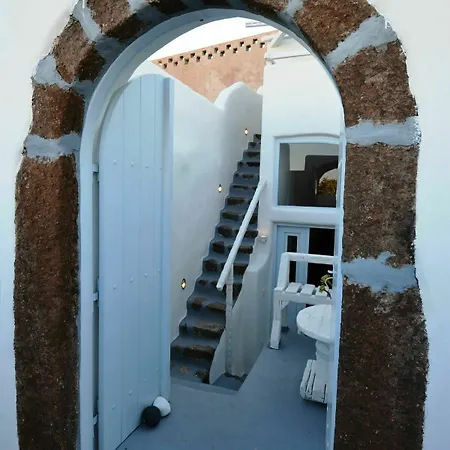 Christina's Cave House ثيرا
